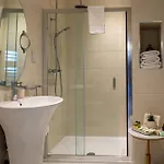 Highgate House 4*