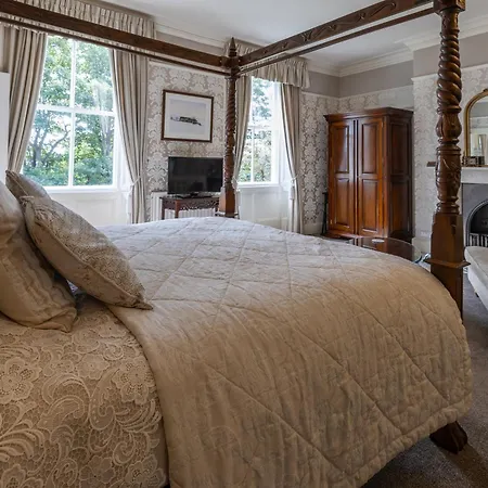 Highgate House ويتبي