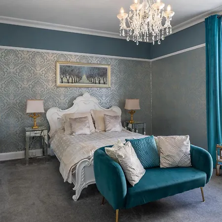Highgate House 4*