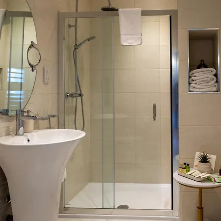 Highgate House 4*