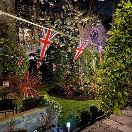 Highgate House Bed and Breakfast 4*